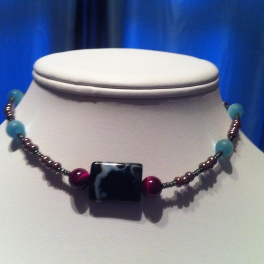 HAND CRAFTED Agate Center Piece Choker Necklace